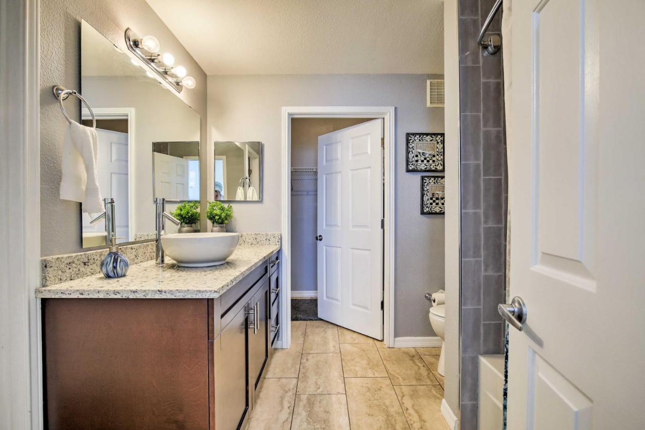 Modern Condo With Pool 4 Mi To Clearwater Beach! Exterior foto